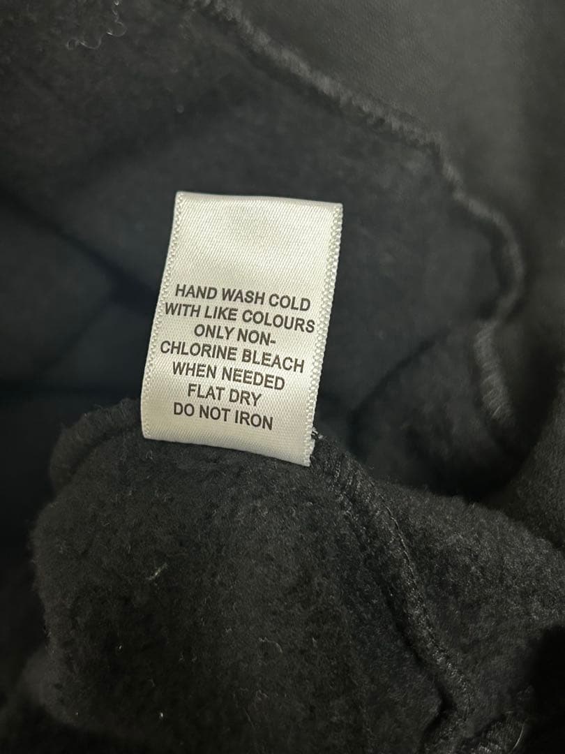 ESSENTIALS フーディー