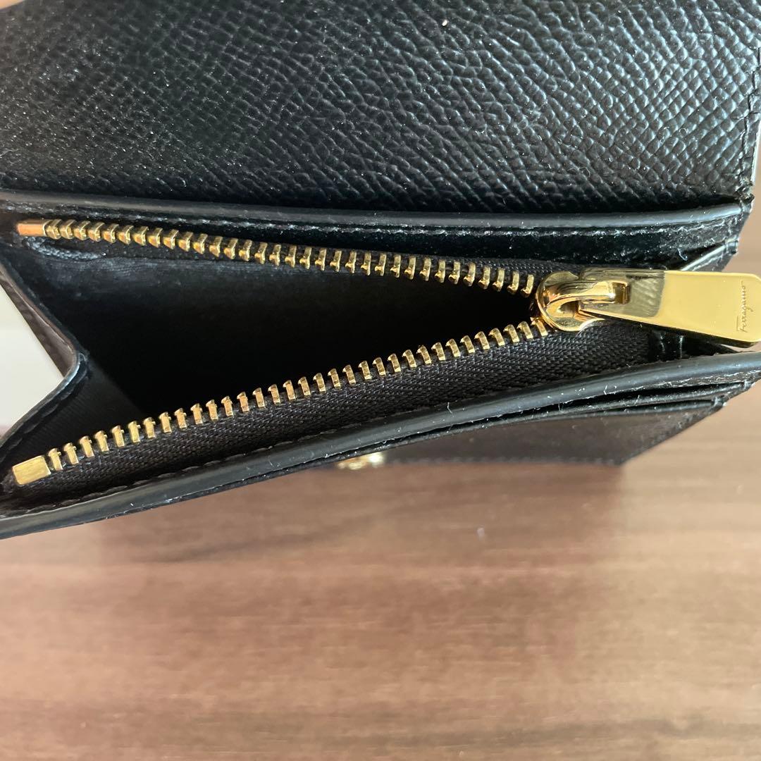 Salvatore Ferragamo フェラガモ　二つ折り財布　ブラック