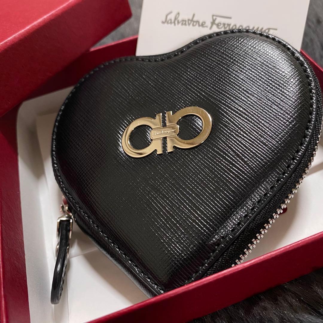FERRAGAMO サルヴァトーレフェラガモ ガンチーニ ハートケース
