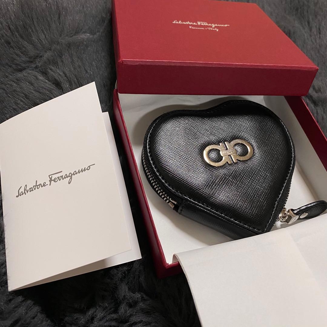 FERRAGAMO サルヴァトーレフェラガモ ガンチーニ ハートケース