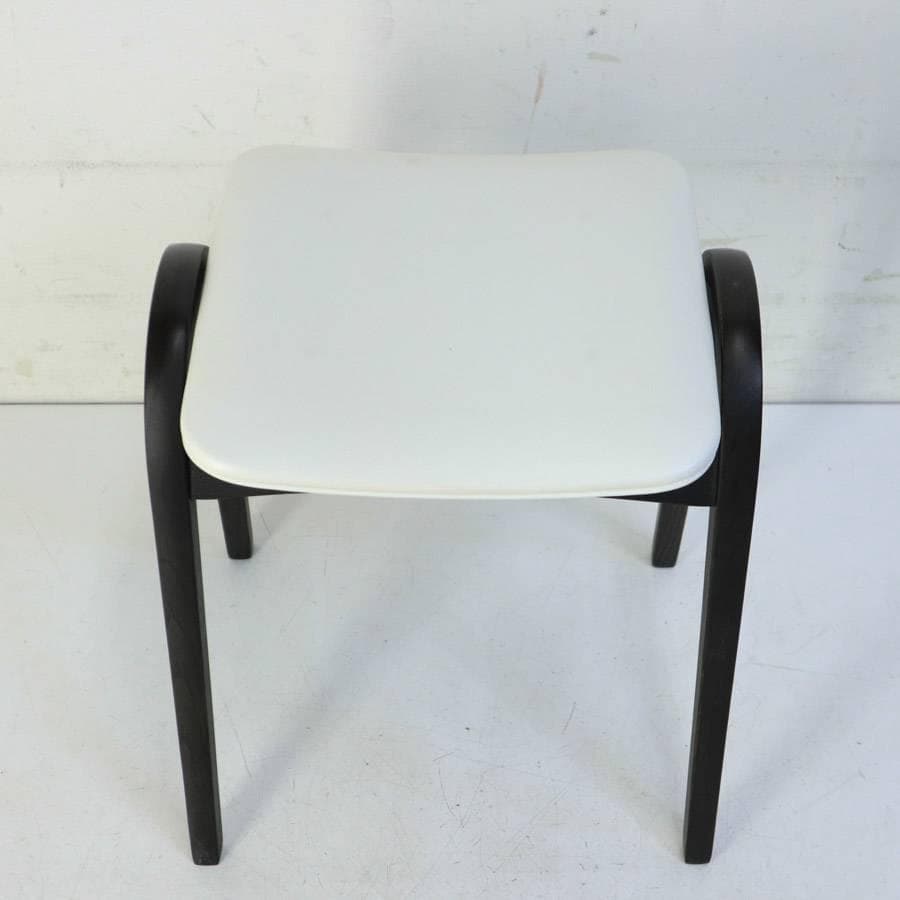 IDC大塚 秋田木工 No.202 剣持勇 スタッキングスツール PVC 白/黒