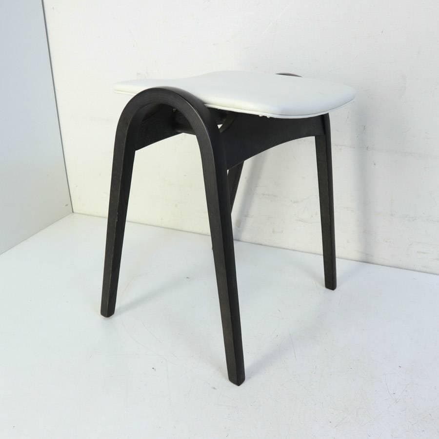 IDC大塚 秋田木工 No.202 剣持勇 スタッキングスツール PVC 白/黒