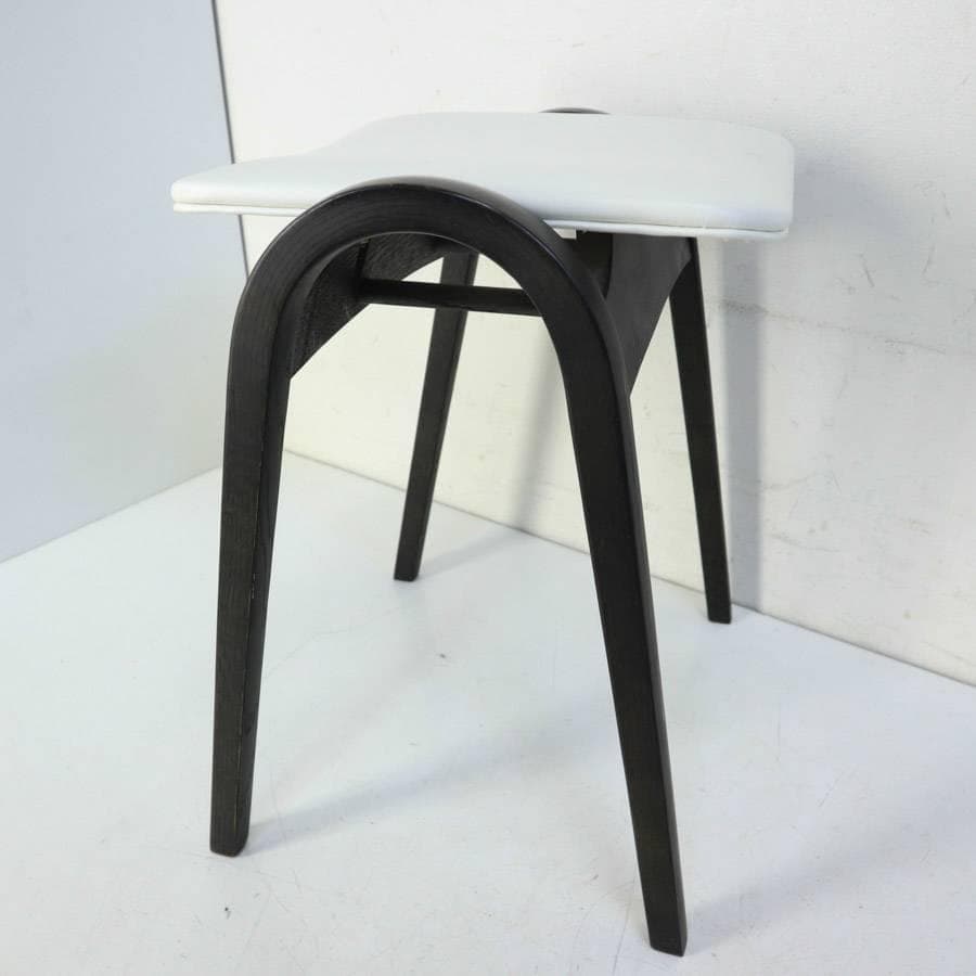 IDC大塚 秋田木工 No.202 剣持勇 スタッキングスツール PVC 白/黒