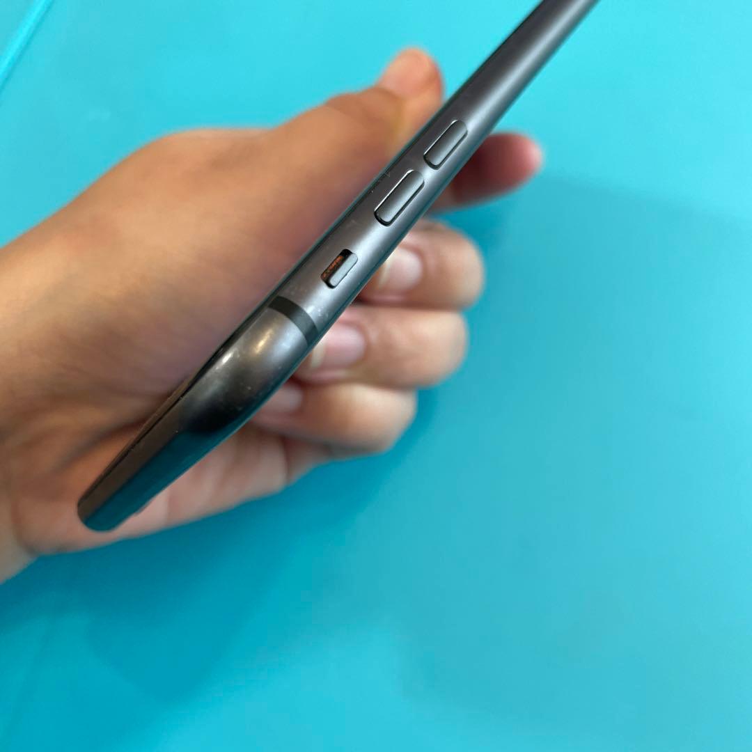 iPhone8 64GB スペースグレイ