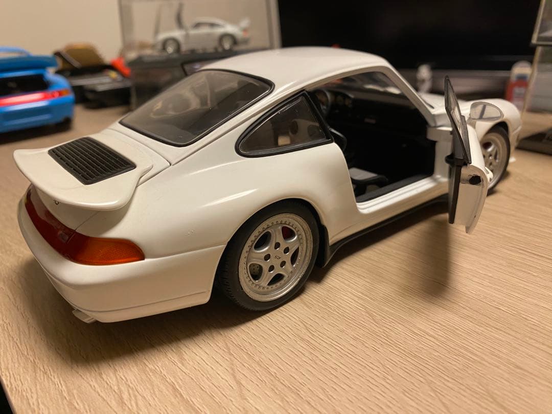 ポルシェ911RS UT 1/18
