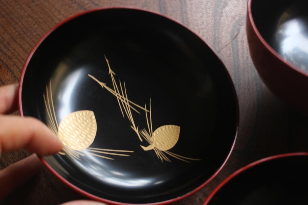 デッドストック！極上糸目朱漆に優美な松蒔絵の映える煮物椀2点（検輪島塗雑煮椀