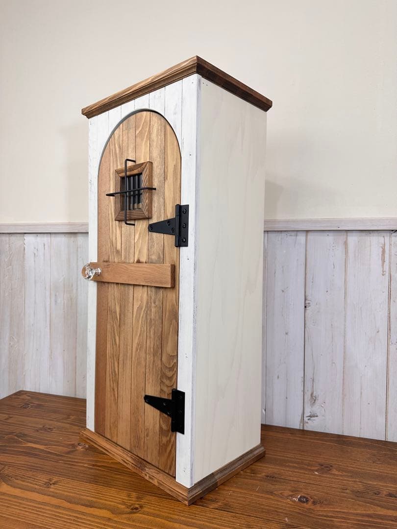 【1点のみ微難ありのためお値引き】アンティークの扉のようなキャビネット