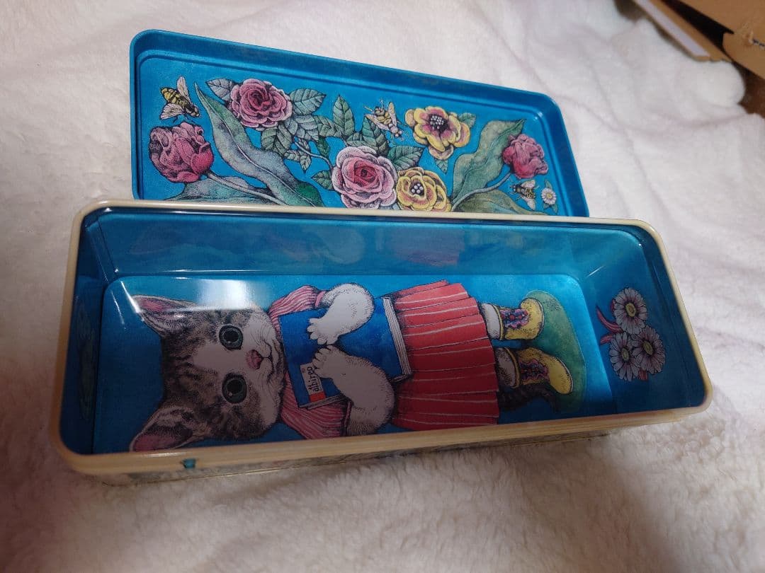 ヒグチユウコ×ホルベイン　2016年　ブリキ缶　おまけ付き