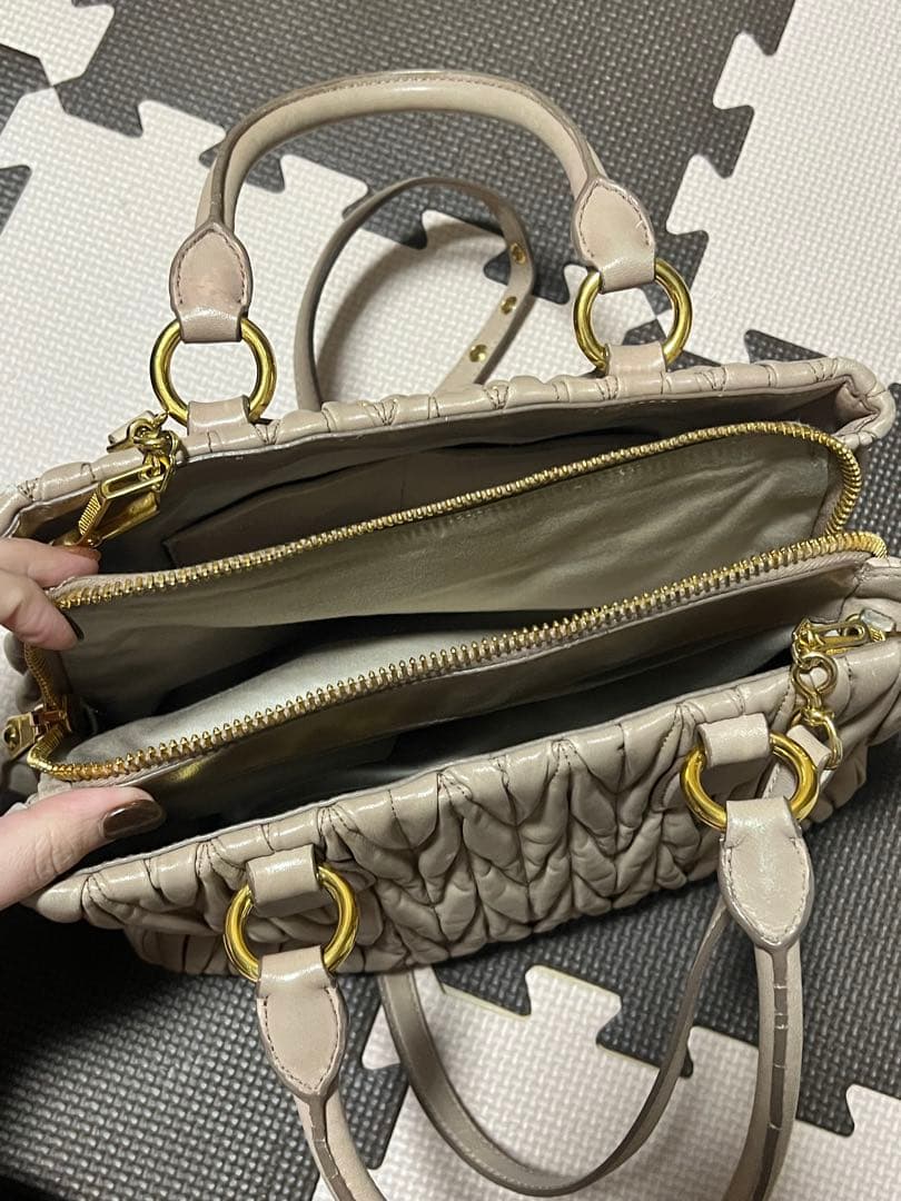 MIU MIU ピンクベージュ マテラッセ バッグ