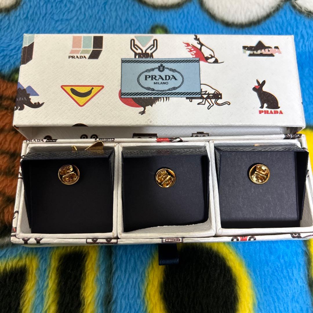 【新品未使用・値下げ交渉可］PRADA ピンブローチ3点セット