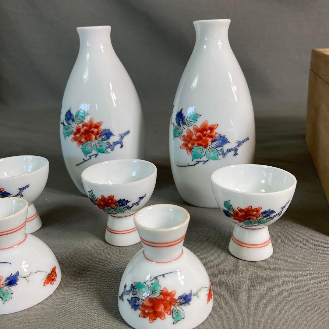 【柿右衛門】赤絵の伝統　名窯　人間国宝　十三代酒井田柿右衛門作　錦牡丹文　酒器揃