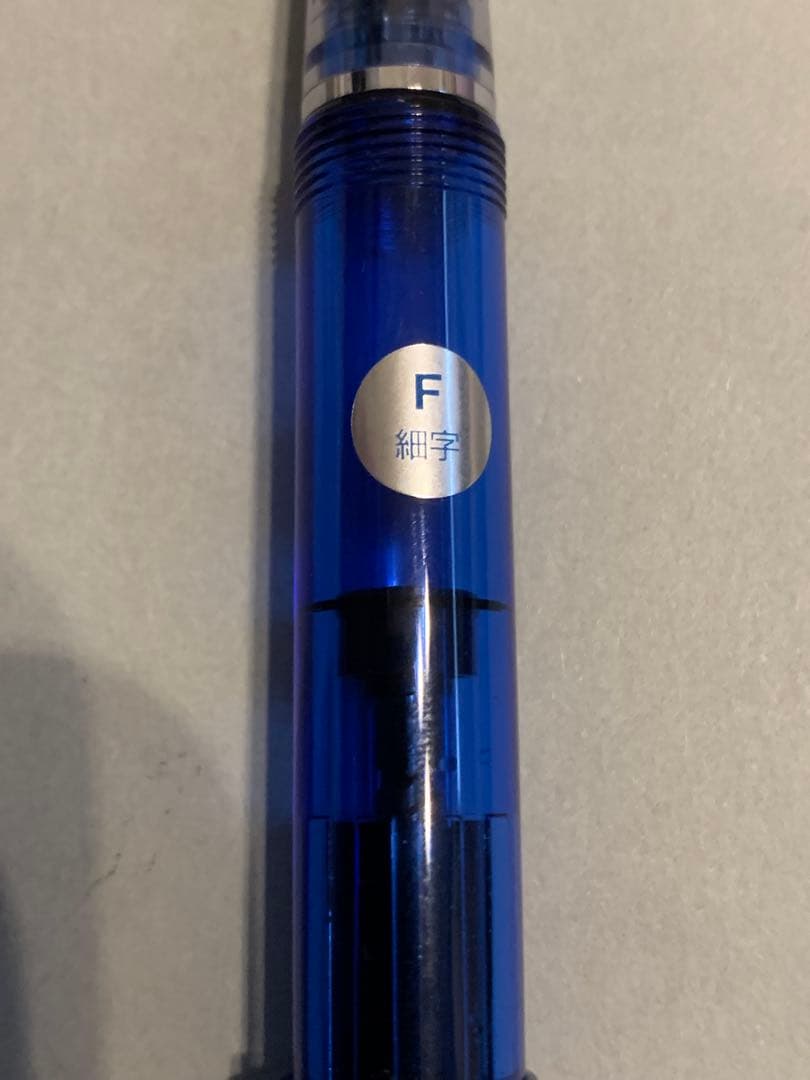 パイロットのブルースケルトンの万年筆