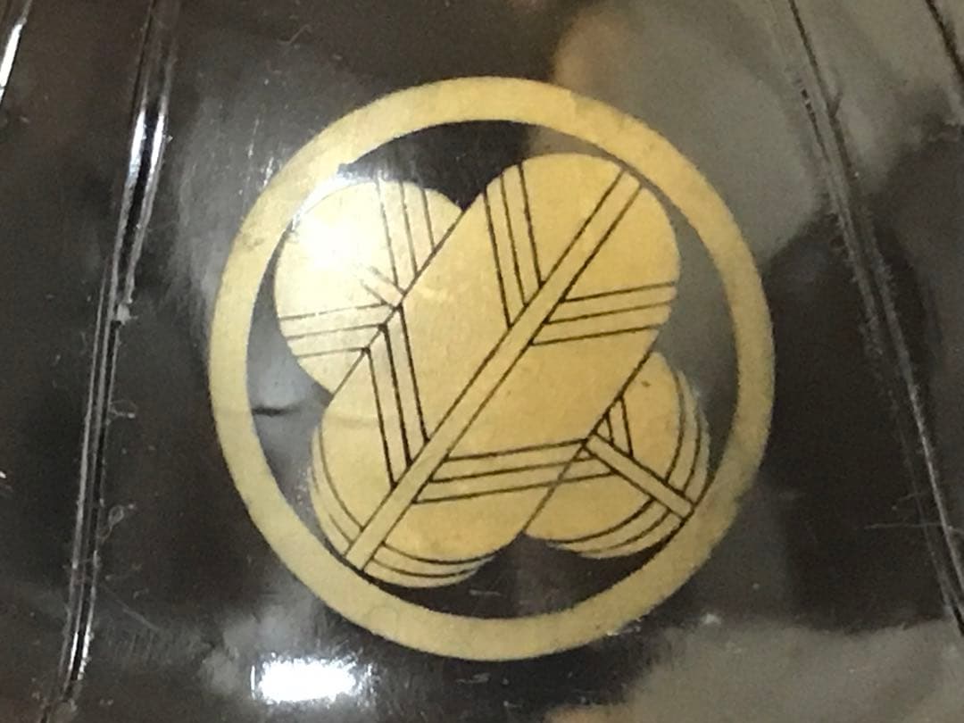 陣笠　丸に違い鷹の羽紋