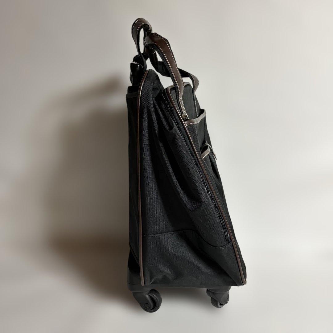 黒いナイロンキャリーカート