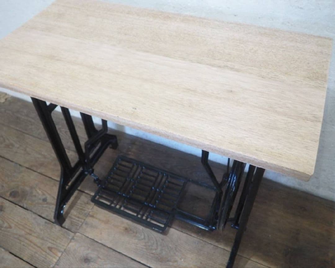 1162 黒ペンキのミシンテーブル　デスク　古家具　レトロ　リメイク　ビンテージ