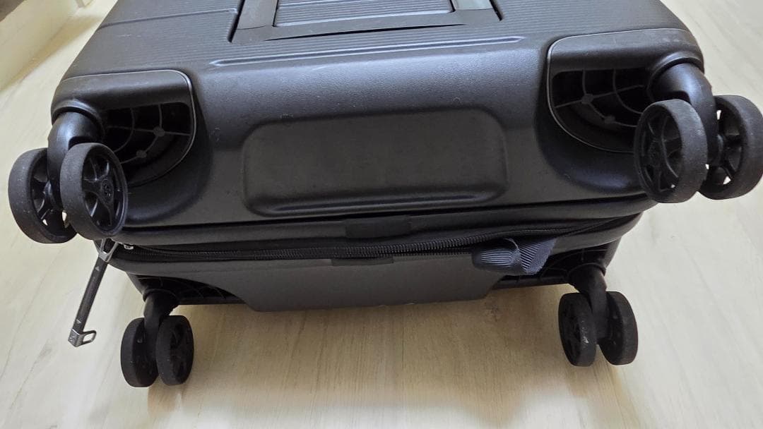 サムソナイト NEO POD スピナーエキスパンダブル 機内持ち込み可