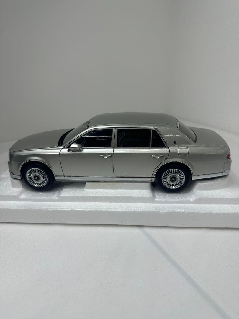 【極美品】LCD 1/18トヨタセンチュリーシルバー ダイキャスト フル開閉完品