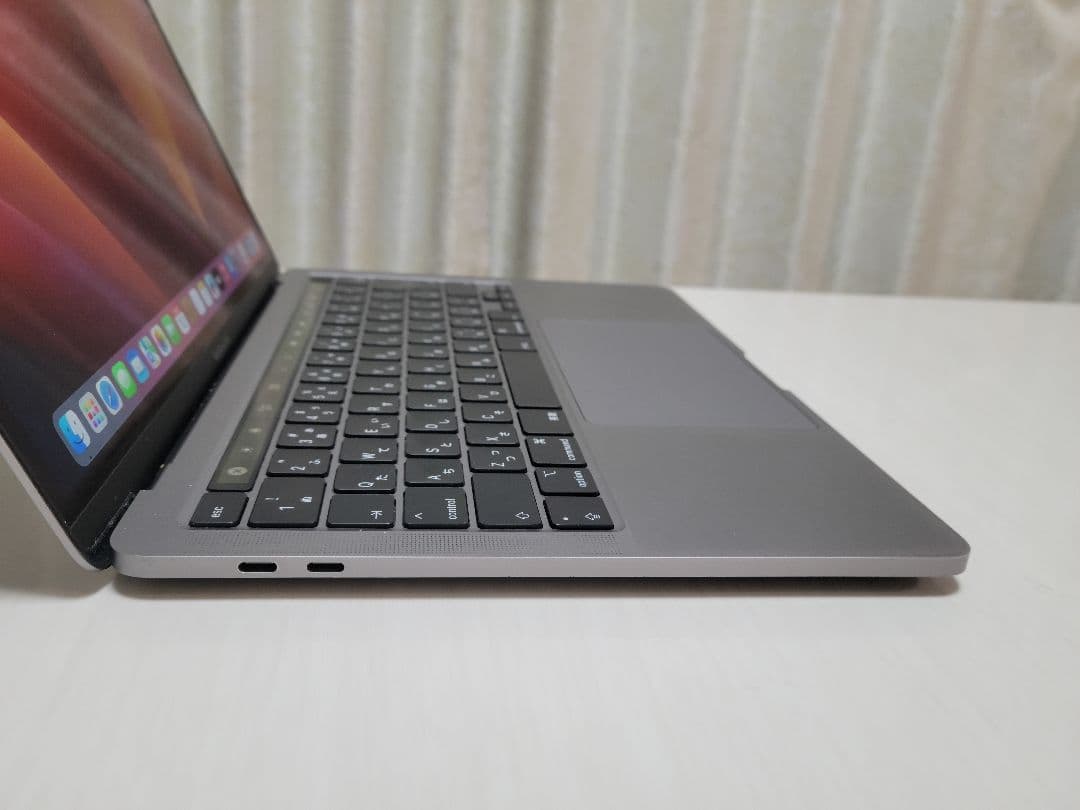 グリリュウ　Macbook Pro 2020 i5 8GB 512GB