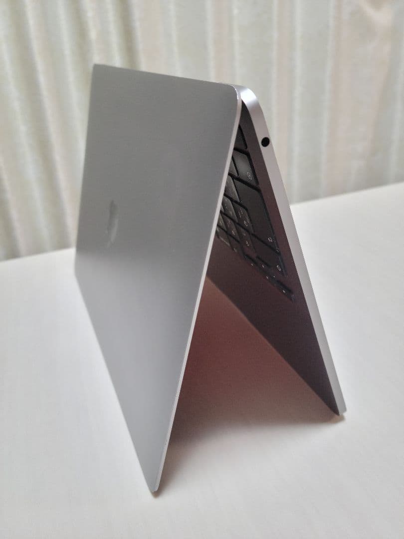 グリリュウ　Macbook Pro 2020 i5 8GB 512GB