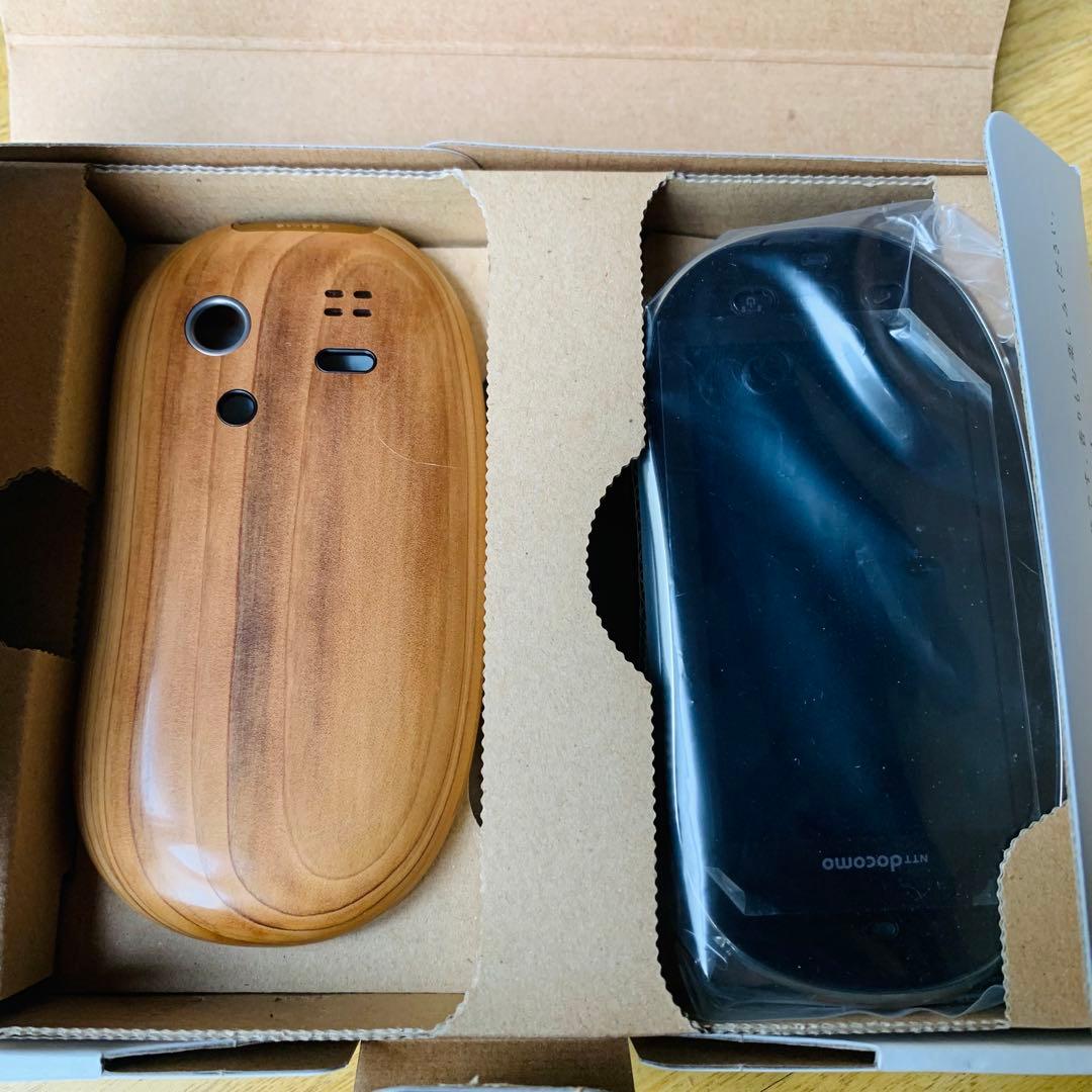 【ほぼ未使用品】　限定生産品　docomo TOUCH WOOD SH-08C