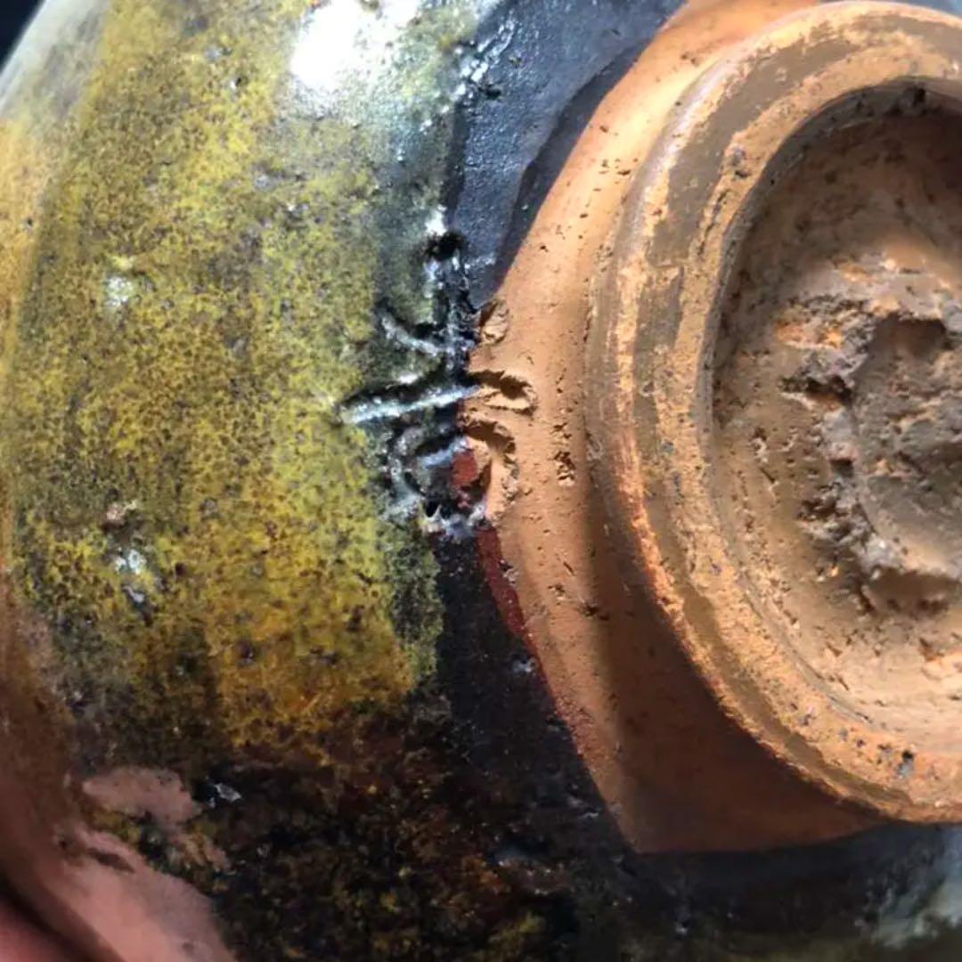 遺品整理◼️蔵から出てきたかなり雰囲気のある謎の釉薬がかけられた抹茶茶碗