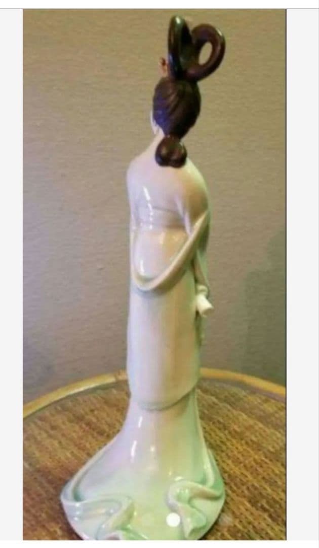お値下げ中国人形天女です 陶器製です。陶印がありますが私にはよめません。