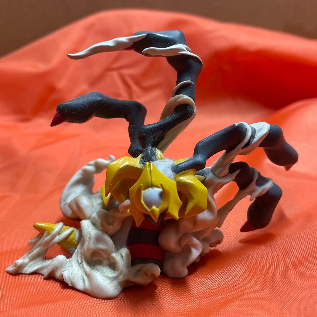 ギラティナ　フィギュア