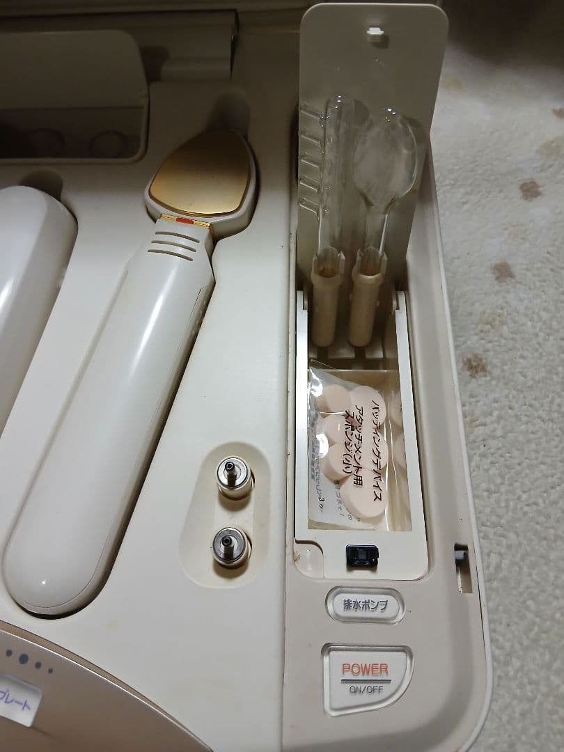 美顔器 ４種類のアタッチメント付き ベレッツァクラブジャバン　ジャンク品