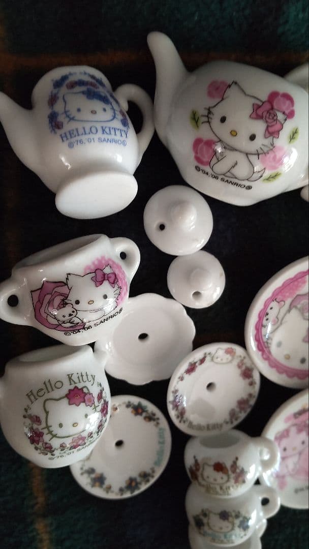 チャーミーキティ　ばらのティーセット　ミニチュア食器　ハローキティ サンリオ