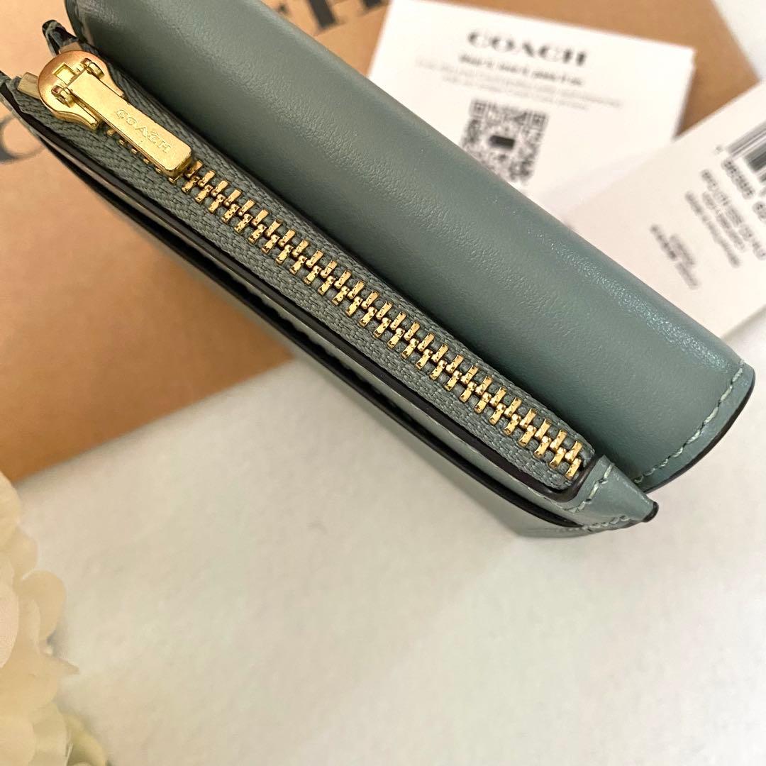 新品　正規品☆COACH コーチ　折り財布　グリーン　レザー　三つ折り財布
