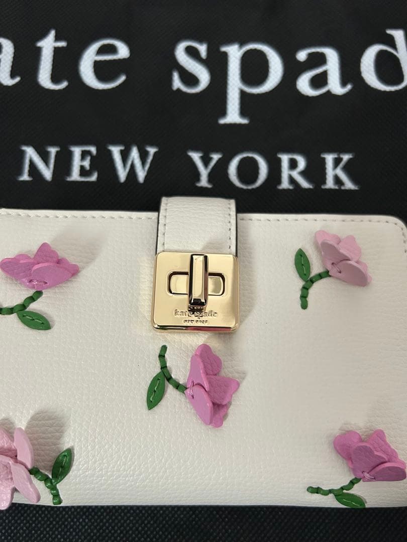 新品 ケイトスペード kate spade 花柄 二つ折り財布