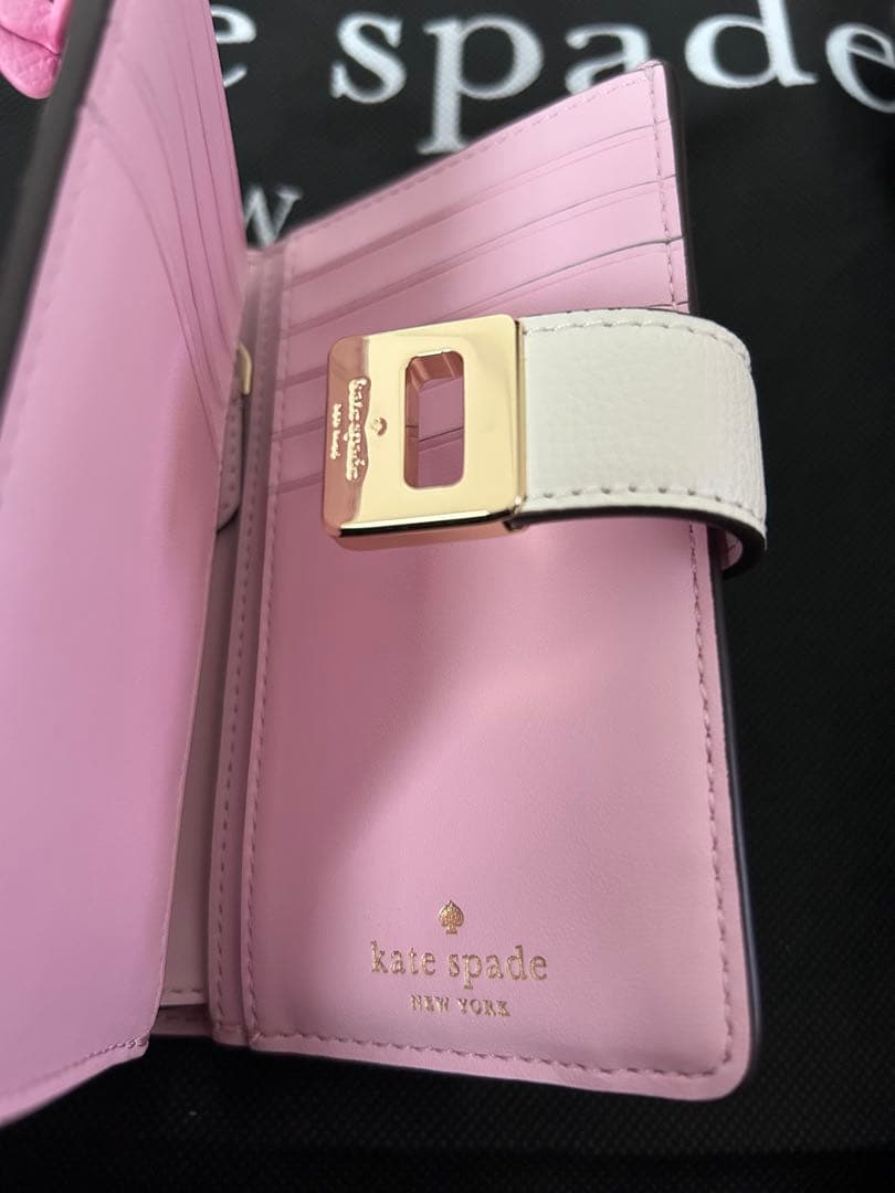 新品 ケイトスペード kate spade 花柄 二つ折り財布