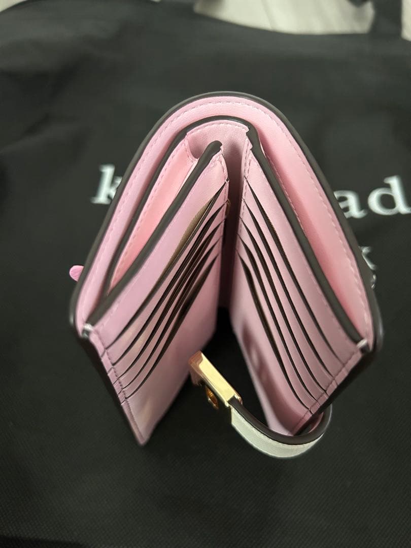 新品 ケイトスペード kate spade 花柄 二つ折り財布