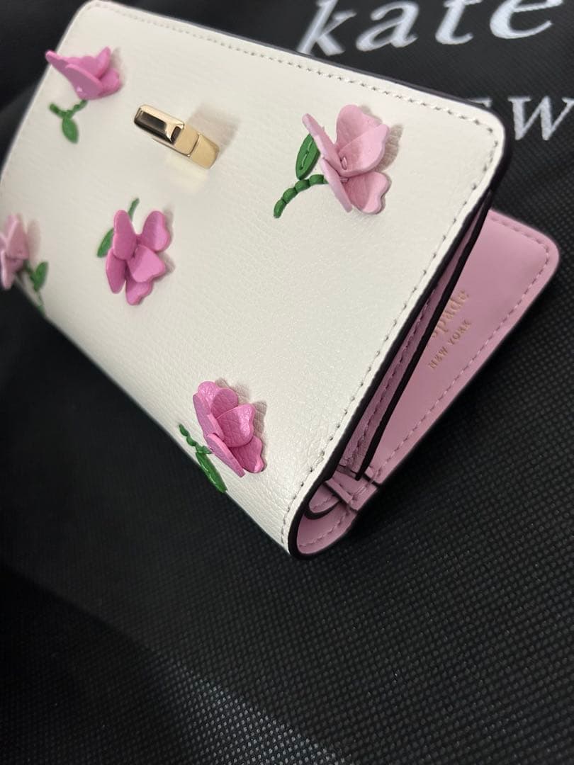 新品 ケイトスペード kate spade 花柄 二つ折り財布