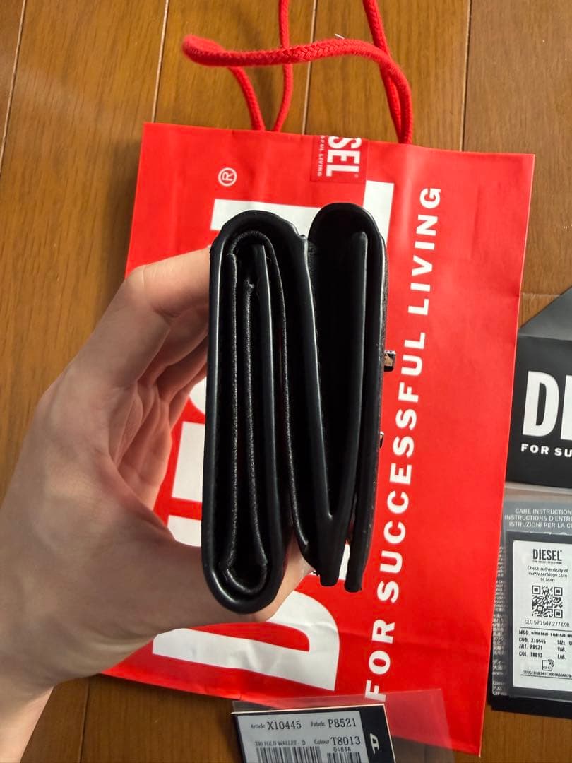 ディーゼル財布　ロゴハート型