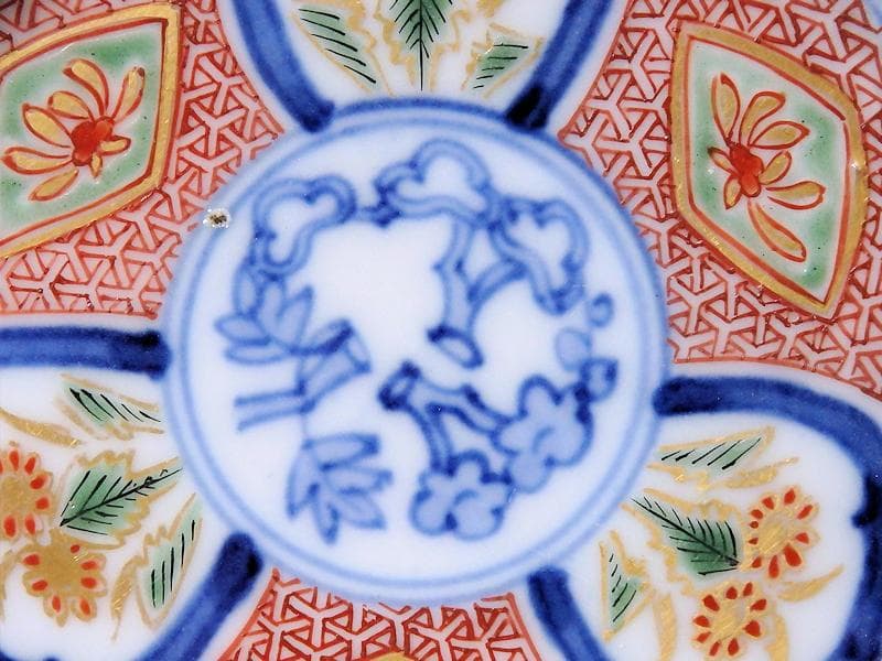 大聖寺伊万里　金襴手　毘沙門亀甲紋に花の図　豆皿　D497AS-CTf