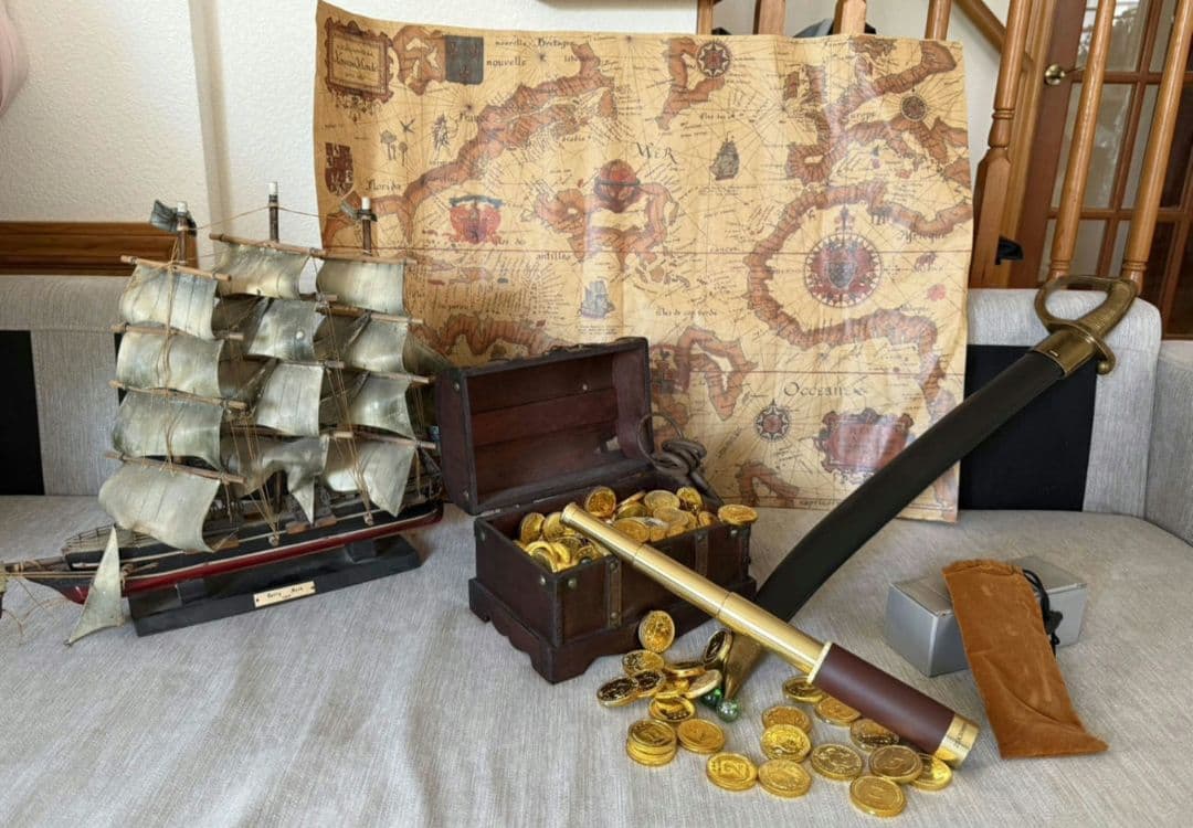 帆船模型と刀のコレクション