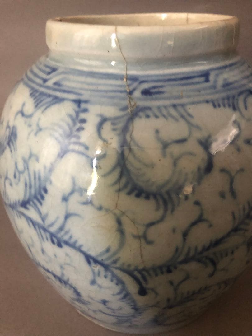 中国骨董　古美術　草文　穴あき蓋付壺