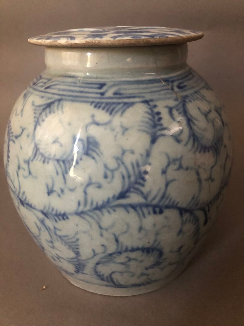 中国骨董　古美術　草文　穴あき蓋付壺