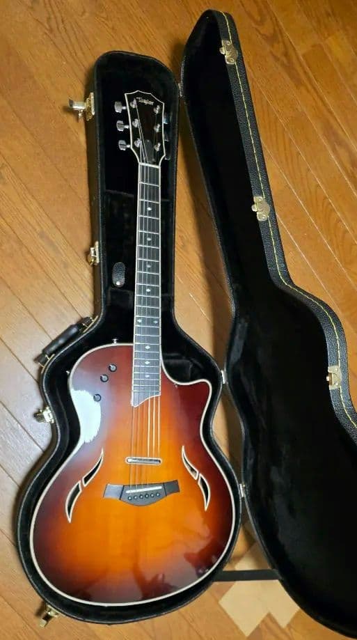Taylor guiter T5　ハードケース付