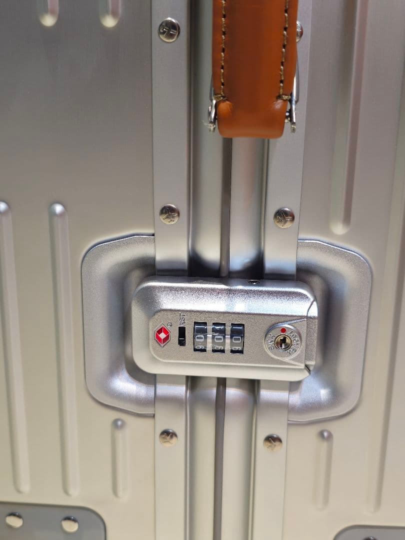 【オンライン完売中】【新品未使用】INNOVATOR RESA キャリーシルバー