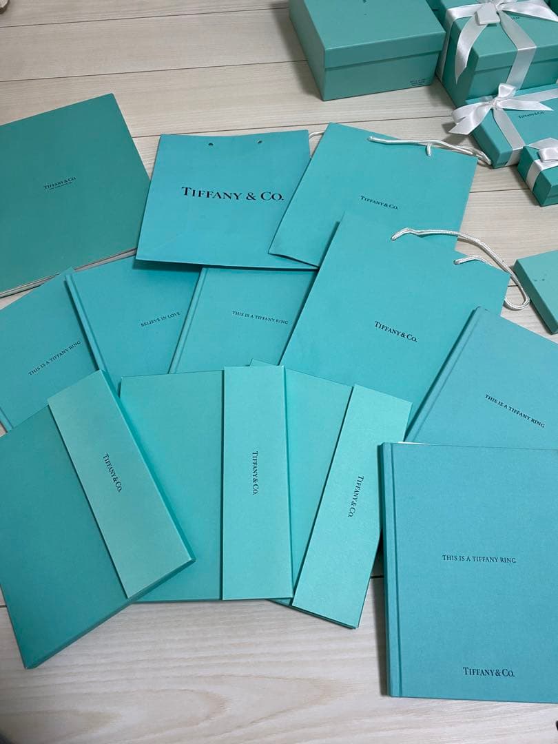 ティファニーブルー ギフトボックス 多数 ウェルカムスペース フォトスペース