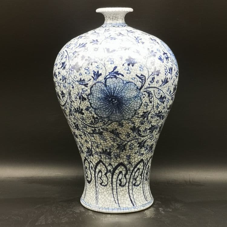 宋官窯青花手描き纏枝蓮梅瓶 陶磁器 装飾品 現代工芸品 美術品 置物
