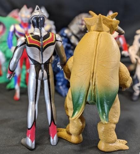 ウルトラマンティガ＆登場怪獣・宇宙人（バンダイ）ソフビフィギュア16体セット