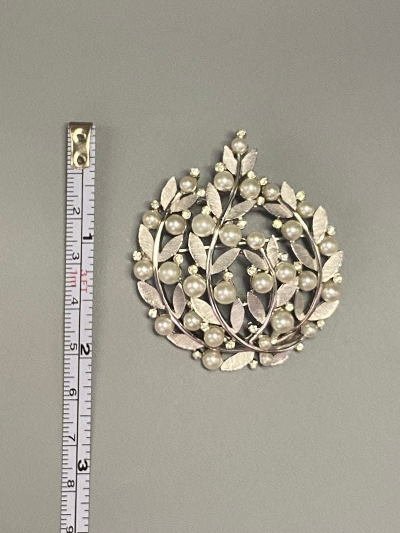 lotuscloud 2543⭐️TRIFARI トリファリヴィンテージブローチ