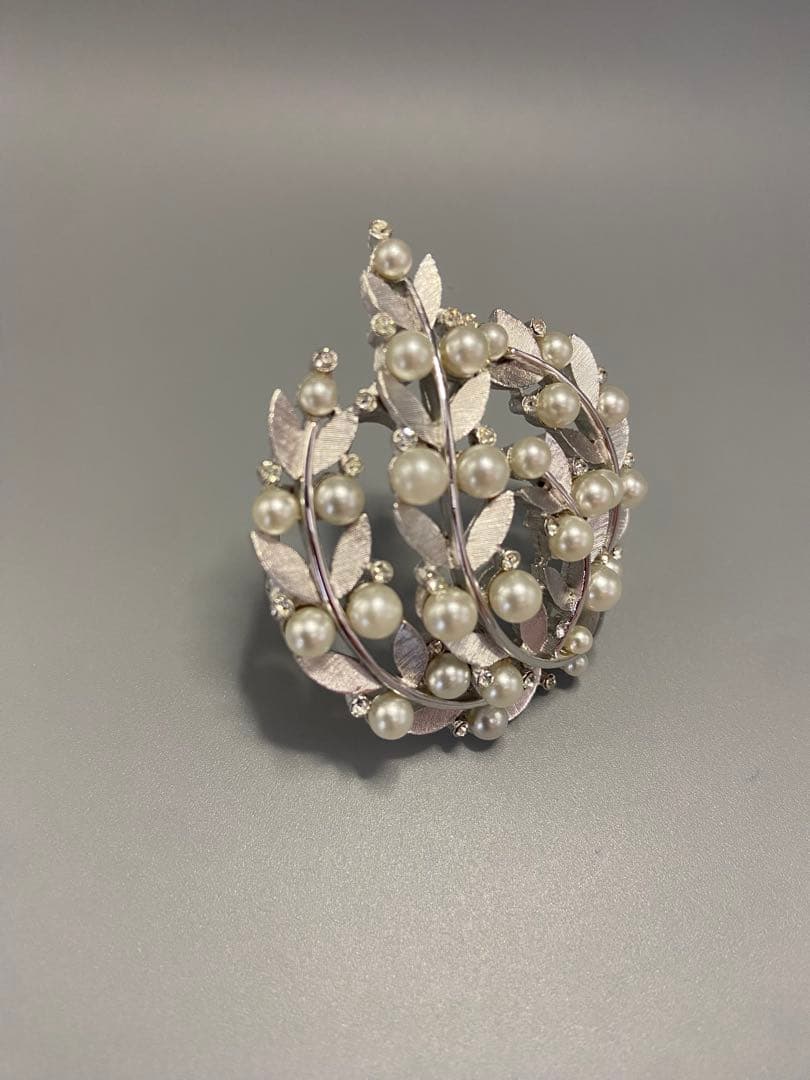 lotuscloud 2543⭐️TRIFARI トリファリヴィンテージブローチ