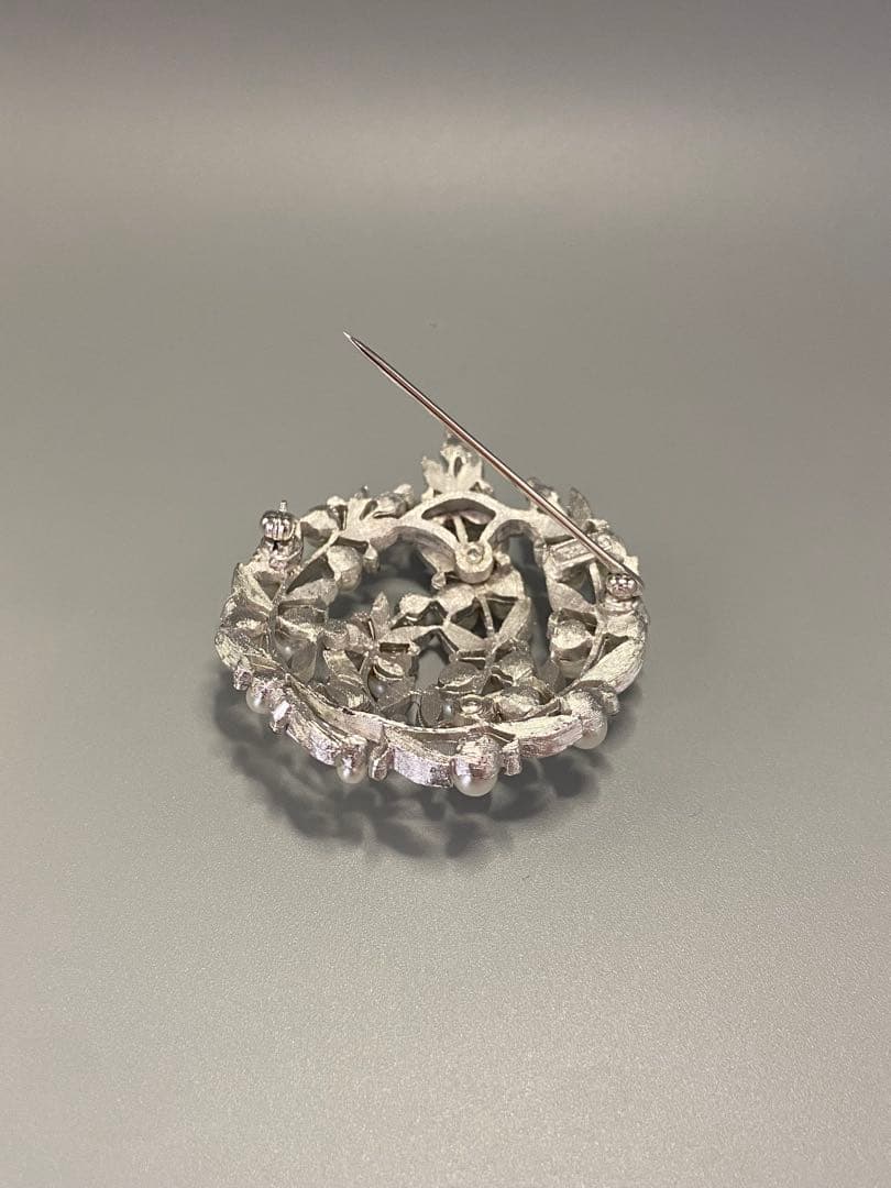 lotuscloud 2543⭐️TRIFARI トリファリヴィンテージブローチ