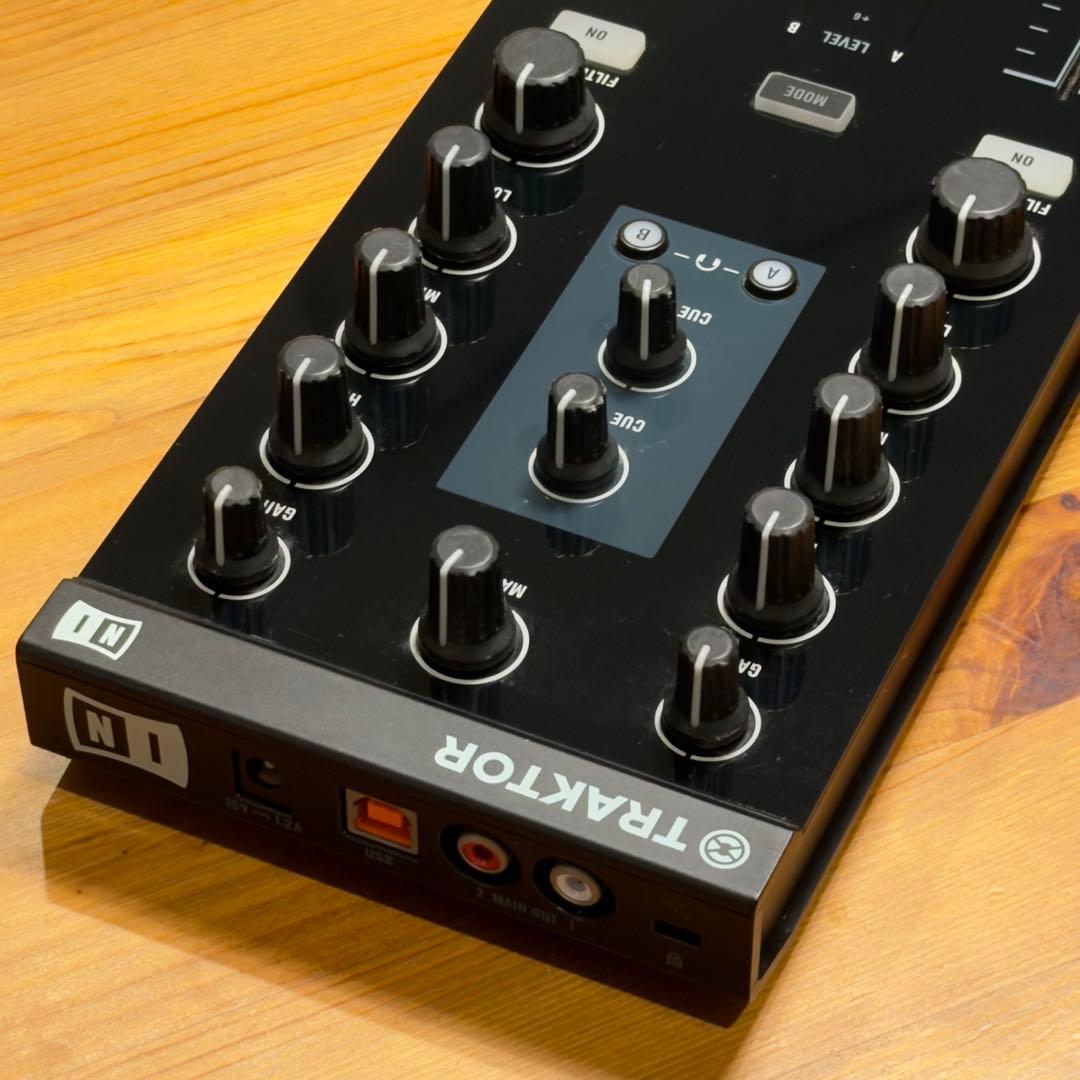 TRAKTOR KONTROL Z1 DJコントローラー