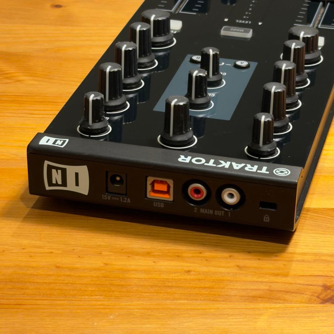 TRAKTOR KONTROL Z1 DJコントローラー