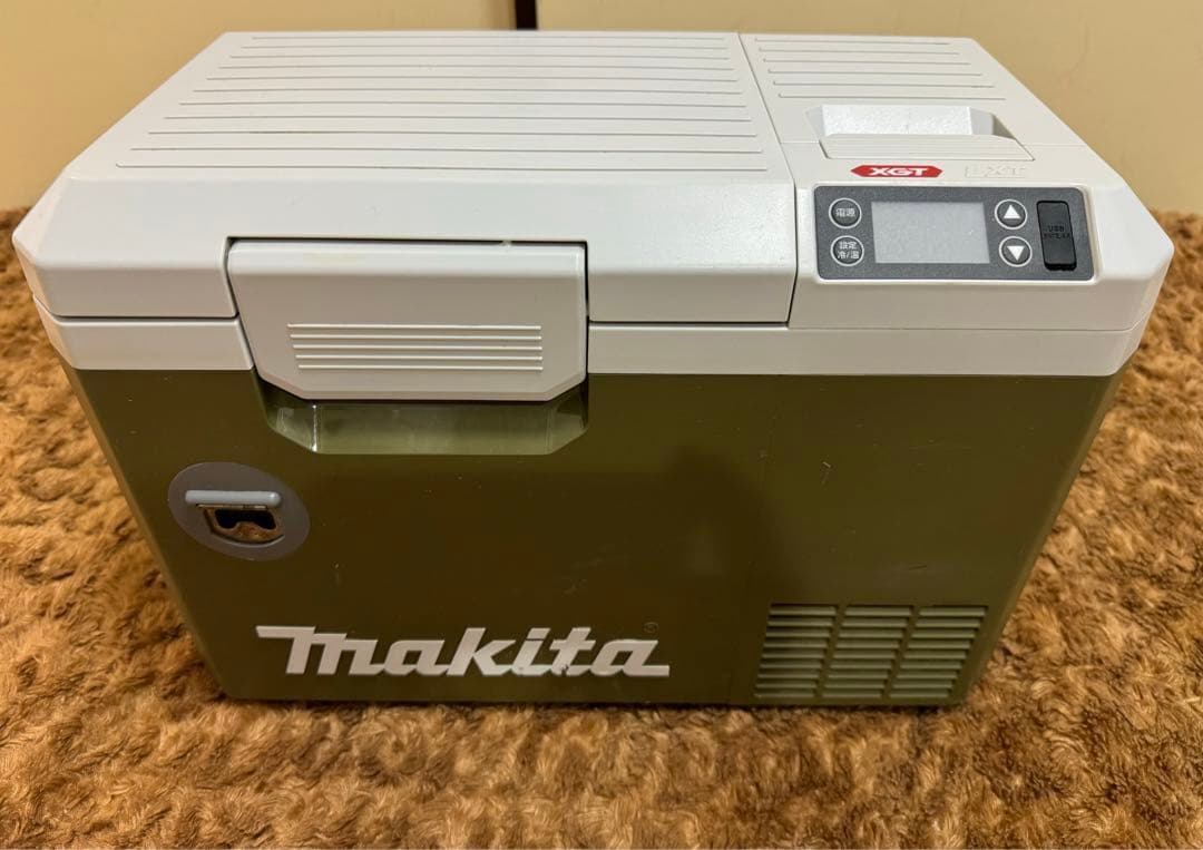 マキタ　充電式保冷温庫　 CW003G 7L
